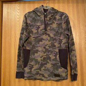 Women’s Under Armour Sweatshirt Size Small Camouflage CAMO Hooded Sweatshirt